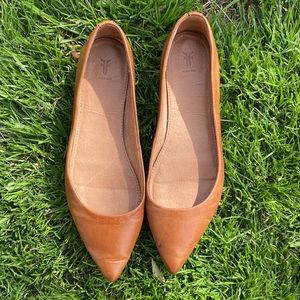 FRYE Sienna Pointed Toe Flats 7.5  Camel Leather